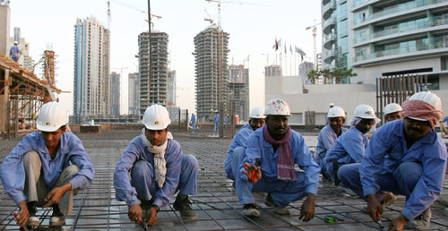 Qatar – Migranti lavorano come schiavi per gli stadi della Coppa del Mondo di calcio 2022